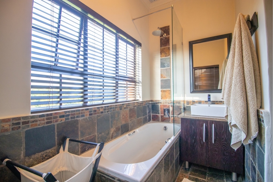5 Bedroom Property for Sale in East London Rural Eastern Cape